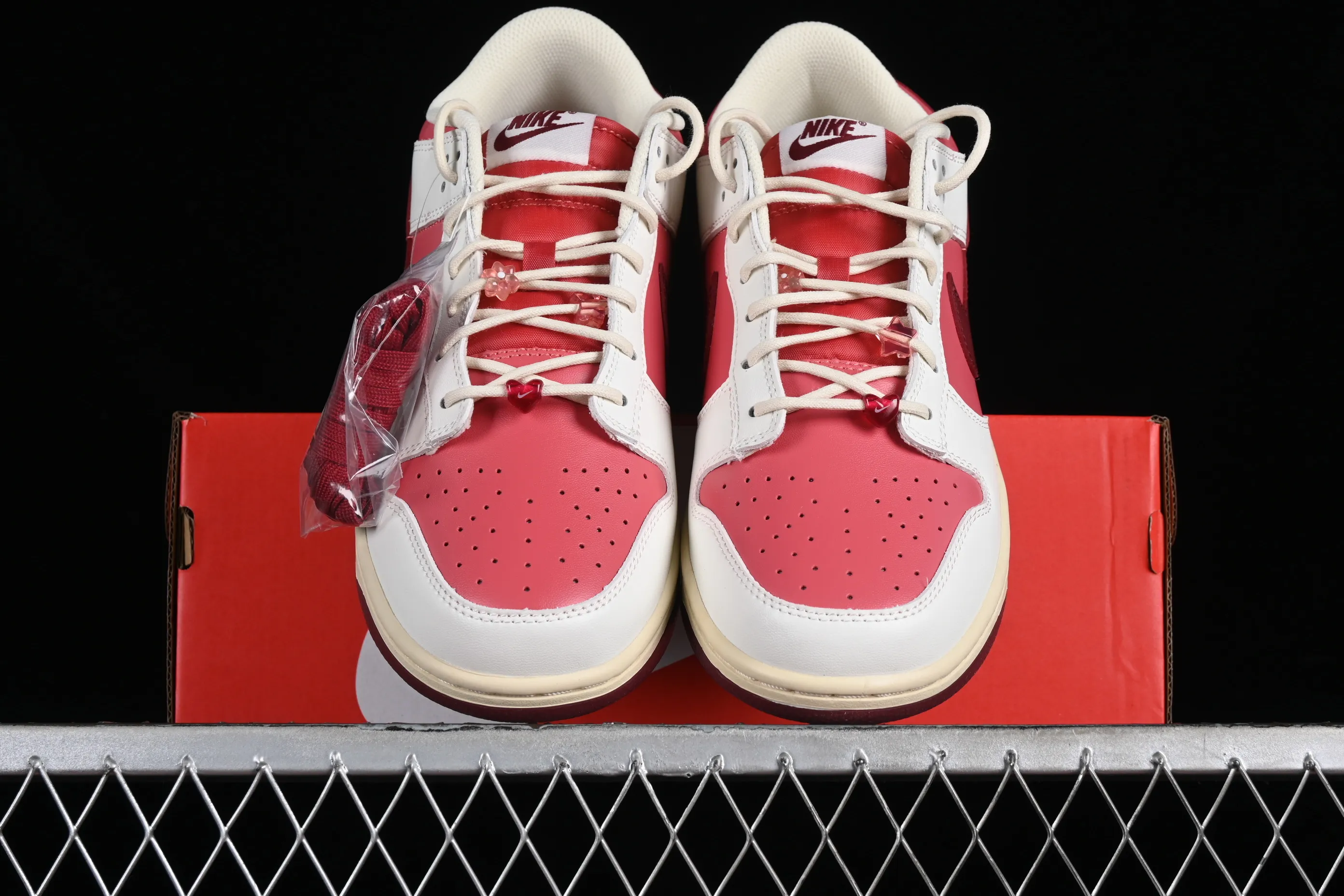 All categories Nk SB Dunk series Nk SB Dunk Low low-top sneakers Nk Dunk Low GS "Valentine's Day" Valentine's Day color SB low-top casual sneakers HF0736-161